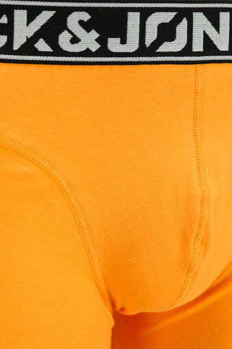 Oranje boxershort van Jack & Jones, close-up van de tailleband met logo.

