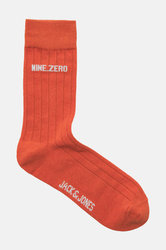 Oranje sokken van ACCESSORIES BY JACK & JONES, met ribbels en witte logo-opschriften.