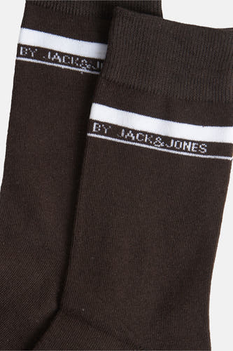 Bruine sokken van ACCESSORIES BY JACK & JONES, met een witte streep en logo-opdruk.