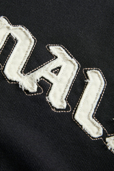 Gilet noir d'ORIGINALS BY JACK & JONES, avec des lettres blanches et des points décoratifs.