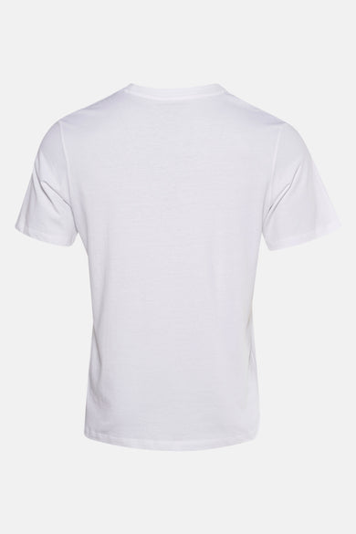 T-shirt blanc à manches courtes de CORE BY JACK & JONES, imprimé sur un fond uni.