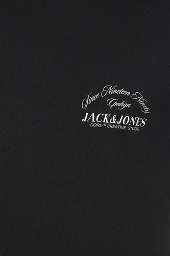 Zwart T-shirt met korte mouwen van CORE BY JACK & JONES, met een sierlijk opschrift.