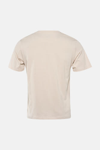 T-shirt beige à manches courtes de CORE BY JACK & JONES, vue arrière, combiné avec un jean et des baskets.