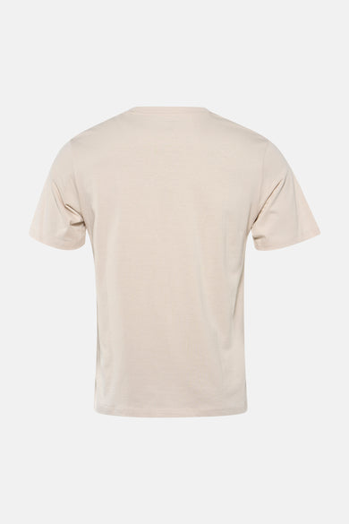 T-shirt beige à manches courtes de CORE BY JACK & JONES, vue arrière, combiné avec un jean et des baskets.