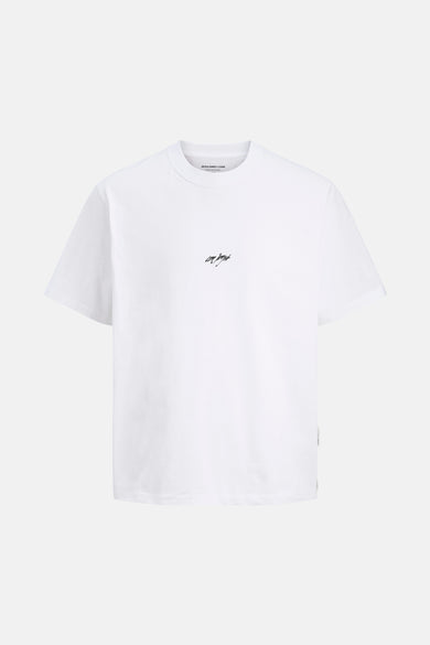 T-shirt blanc à manches courtes de CORE BY JACK & JONES, avec imprimé cassette sur le dos et un col rond.
