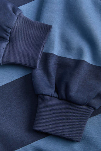Gilet bleu de JJXX, avec des rayures et des manches côtelées en détail.