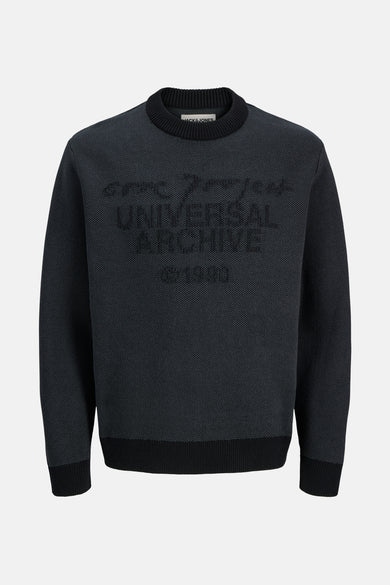 Zwarte trui met ronde hals van CORE by JACK & JONES, met ingeweven tekstpatroon op de voorkant.