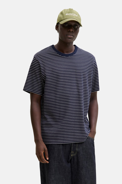 T-shirt bleu rayé à manches courtes de Originals by Jack & Jones, avec un col rond et une coupe décontractée.