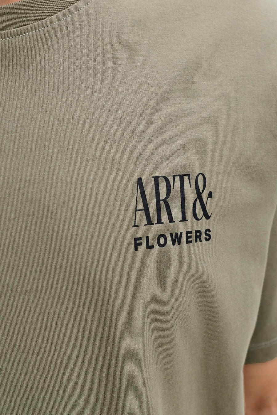 T-shirt met korte mouwen van ORIGINALS BY JACK & JONES, met een print van de tekst "Art & Flowers".