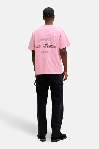 Roze T-shirt met korte mouwen van Originals by Jack & Jones, met zwarte print op de rug.