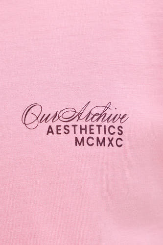 Roze T-shirt met korte mouwen van ORIGINALS BY JACK & JONES, met donkerpaarse tekst "Our Archive" en "Aesthetics MCMXC".