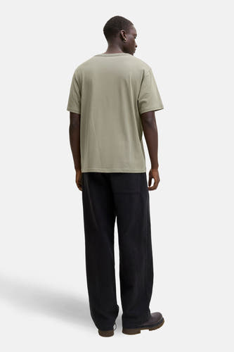 Groen T-shirt met korte mouwen van ORIGINALS BY JACK & JONES, met een effen patroon en een losse pasvorm, gezien van achteren.