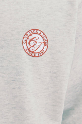 Witte sweater van ORIGINALS BY JACK & JONES met een geborduurde badge detail op de borst.