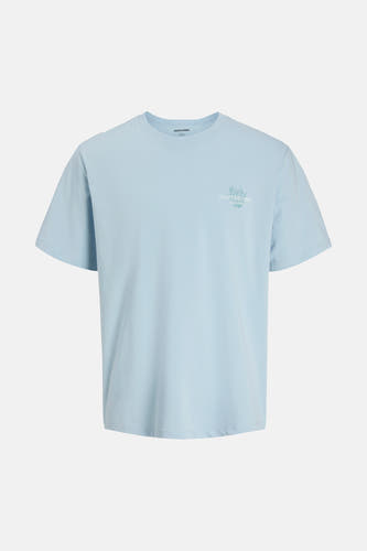 T-shirt bleu clair à manches courtes de ORIGINALS BY JACK & JONES avec un imprimé discret sur la poitrine.