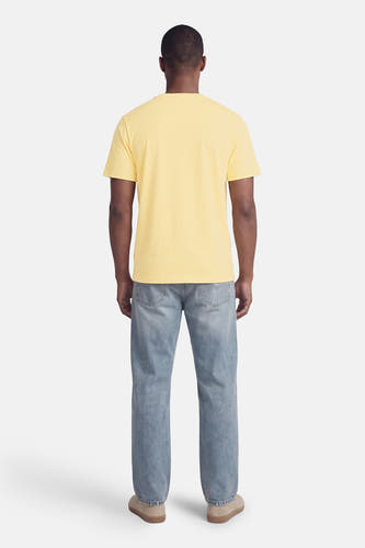 T-shirt jaune à manches courtes de ORIGINALS BY JACK & JONES, de couleur unie avec un col rond classique, vu de dos.