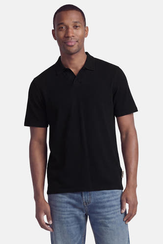 Zwarte polo van CORE BY JACK & JONES, gestructureerd materiaal, klassieke pasvorm, vooraanzicht model in jeans
