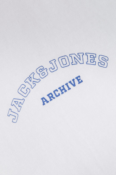 Wit T-shirt met lange mouwen van ORIGINALS BY JACK & JONES, met blauwe tekst "JACK&JONES ARCHIVE" erop gedrukt.