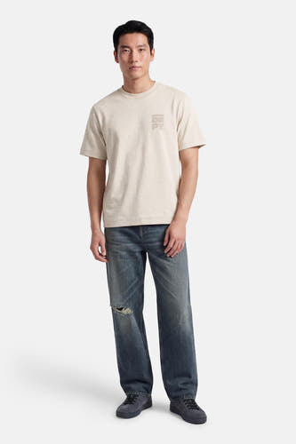 T-shirt gris de CORE BY JACK & JONES, avec un imprimé graphique subtil sur la poitrine.
