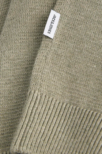 Kaki trui met ronde hals van ORIGINALS BY JACK & JONES, gebreide textuur en merklabel zichtbaar.