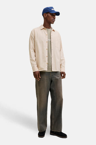 Chemise beige à manches longues de ORIGINALS BY JACK & JONES, avec fermeture boutonnée et poche poitrine.