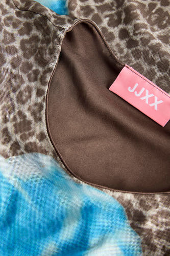Multicolor T-shirt met lange mouwen van JJXX, met een dierenprint en blauwe tie-dye details.
