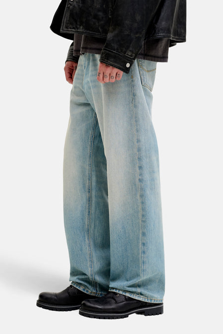 Wijde lichtblauwe denim jeans van JACK & JONES JEANS INTELLIGENCE, met zichtbare stiksels.