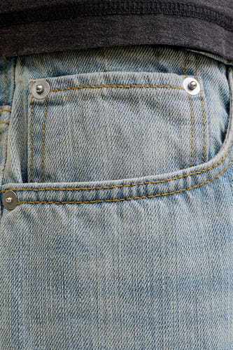 Jean coupe large en denim bleu clair de JACK & JONES JEANS INTELLIGENCE, avec une poche et des détails argentés.