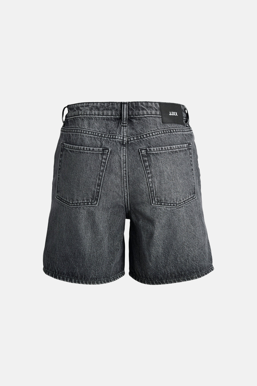 Donkergrijze denim short van JJXX met twee achterzakken en logo patch, achterkant.