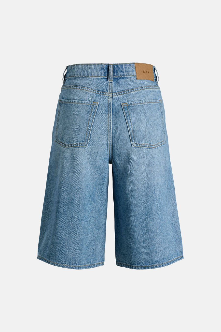 Short en jean bleu moyen de JJXX, avec poches arrière et jambes larges.