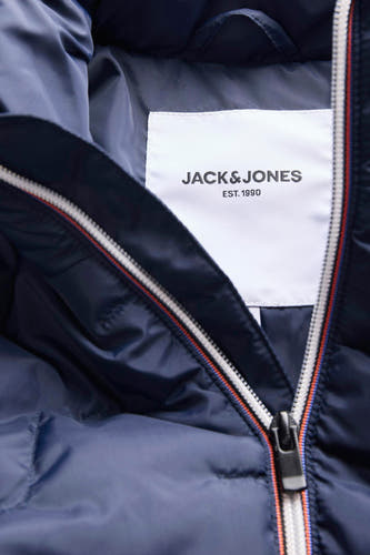 Blauwe korte jas van ORIGINALS BY JACK & JONES, met een witte ritssluiting en een merklabel in de nek.