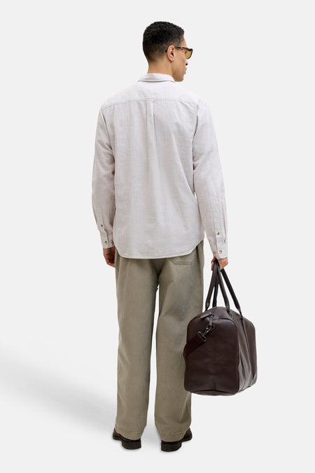 Beige overhemd van PREMIUM by JACK & JONES, met lange mouwen en een fijn gestreept patroon, gezien van achteren.