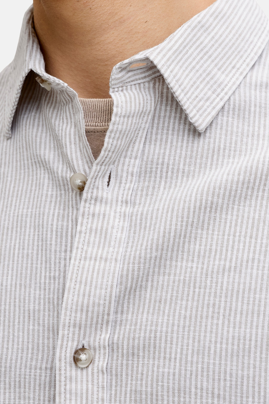 Beige gestreept overhemd van PREMIUM by JACK & JONES, met kraag en knoopsluiting.