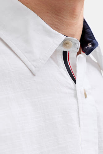 Wit overhemd met lange mouwen van PREMIUM by JACK & JONES, met contrasterende details in de kraag.
