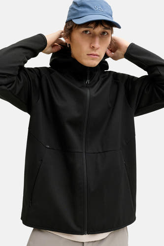 Zwart gilet van CORE BY JACK & JONES, met capuchon en ritssluiting aan de voorkant.