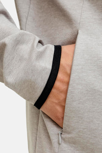 Grijs vest van CORE BY JACK & JONES, met lange mouw met zwarte bies en een zak met ritssluiting.
