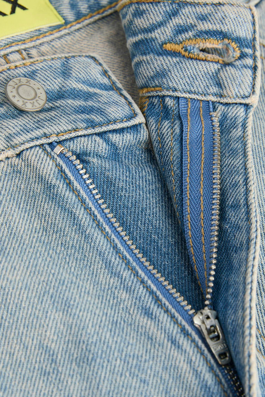 Short - light blue denim