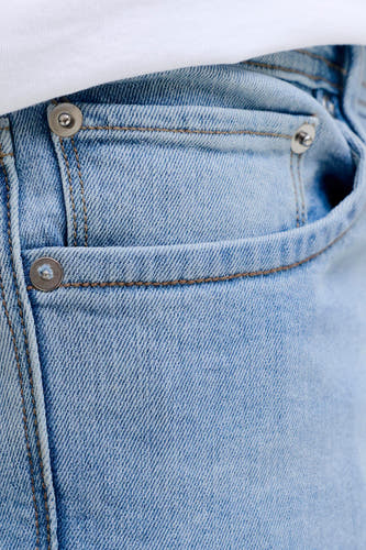 Lichtblauwe slim jeans van JACK & JONES JEANS INTELLIGENCE, met knopen en zakdetail.