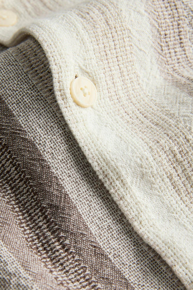 Beige overhemd van ORIGINALS BY JACK & JONES, met een gestreept patroon en zichtbare knopen.