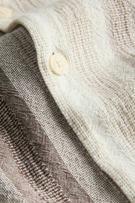 Beige overhemd van ORIGINALS BY JACK & JONES, met een gestreept patroon en zichtbare knopen.