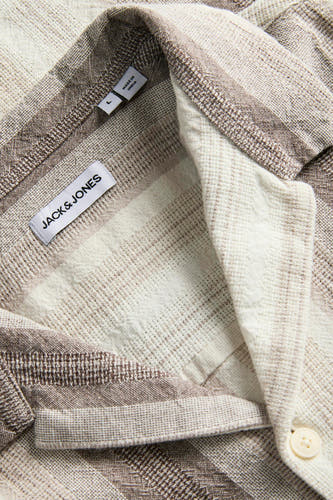 Beige overhemd van ORIGINALS BY JACK & JONES, met een gestreept patroon en een opvallende kraagdetail.