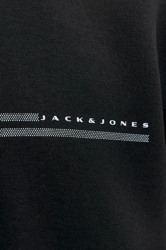 Pull noir de CORE BY JACK & JONES, avec des détails à pois et le nom de la marque sur la poitrine.