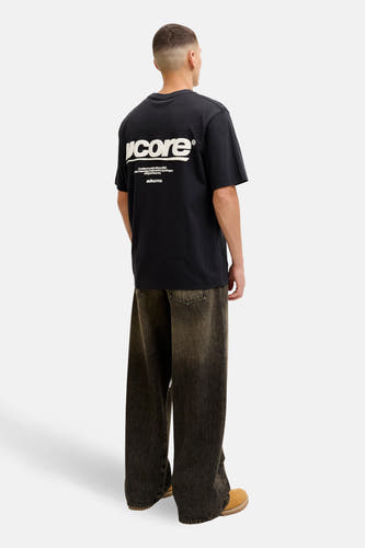 Zwart T-shirt met korte mouwen van CORE BY JACK & JONES, met witte logo-opdruk op de rug.