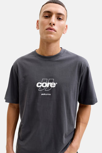 Grijs T-shirt met korte mouwen van CORE BY JACK & JONES, met witte logo-opdruk op de borst.