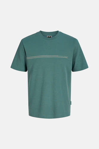 Groen T-shirt met korte mouwen van CORE by JACK & JONES, met dubbele streep en logo op de borst.