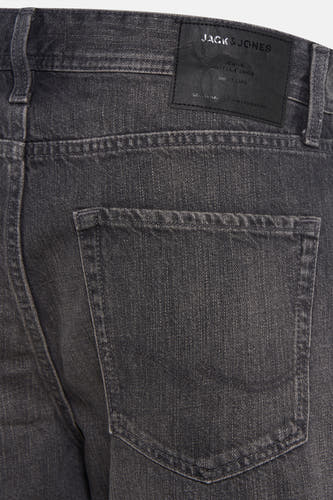 Short en jean de couleur grise de JACK & JONES JEANS INTELLIGENCE, avec un style classique à cinq poches et des coutures sur la poche arrière.