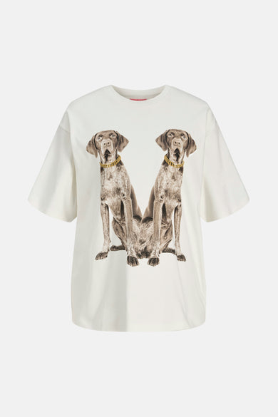 Wit T-shirt met korte mouwen van JJXX, met opdruk van twee zittende honden met gouden kettingen.

