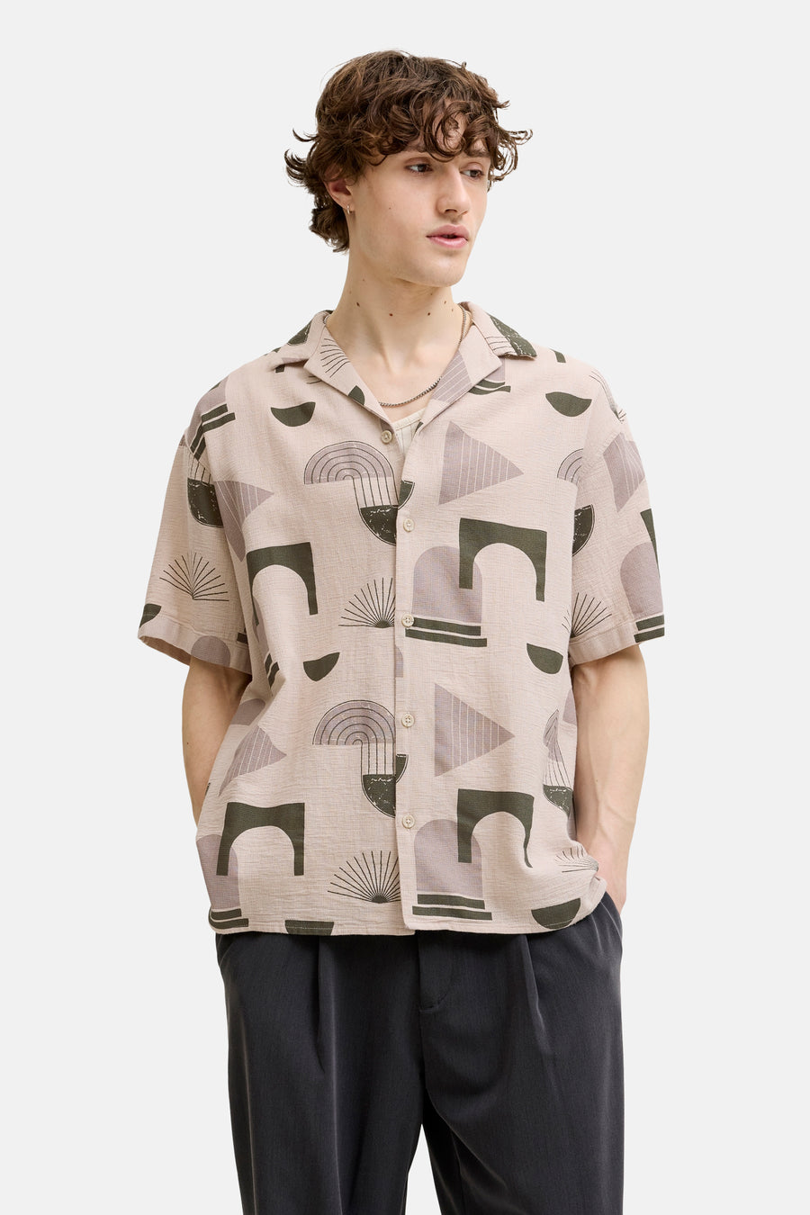 Chemise multicolore de PREMIUM by JACK & JONES, avec un motif géométrique et des manches courtes.