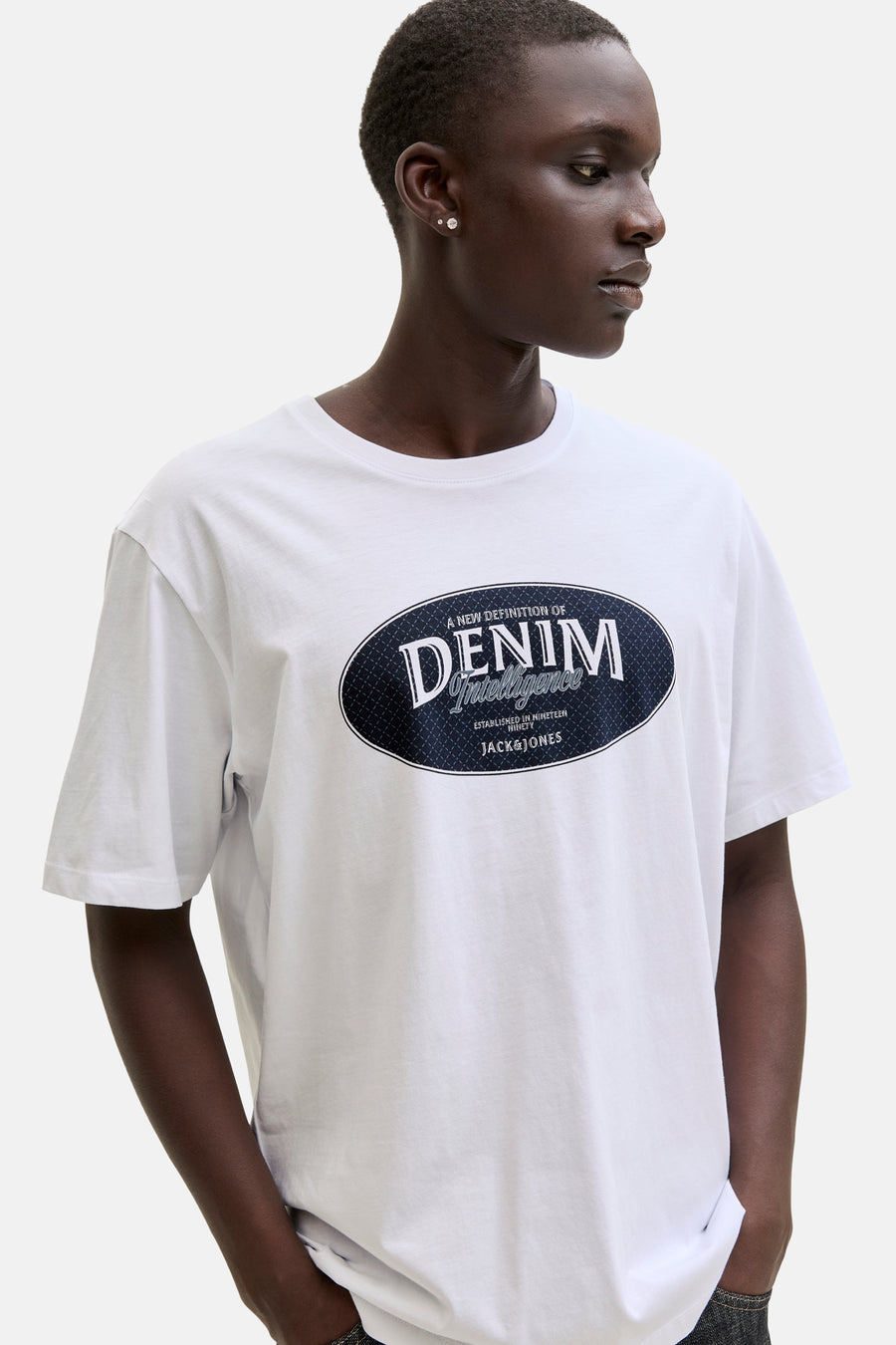Wit T-shirt met korte mouwen van ORIGINALS BY JACK & JONES, met een donkerblauwe ovale print op de borst.