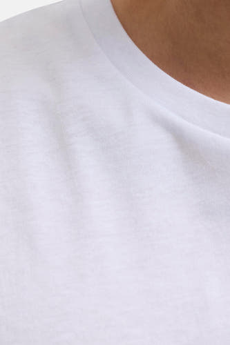 T-shirt blanc à manches courtes de JJREBEL, avec un col rond et un motif uni.