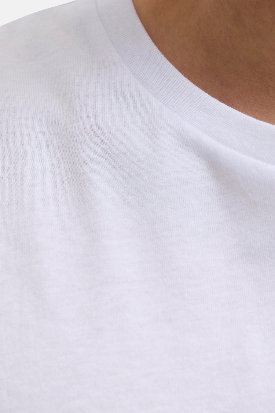 T-shirt blanc à manches courtes de JJREBEL, avec un col rond et un motif uni.